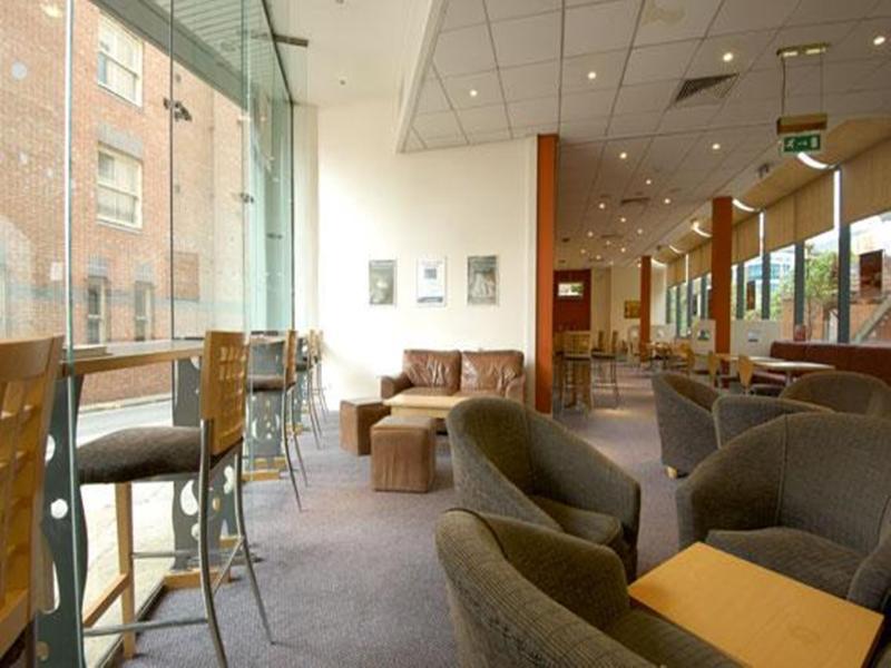 Travelodge Leeds Central Eksteriør billede
