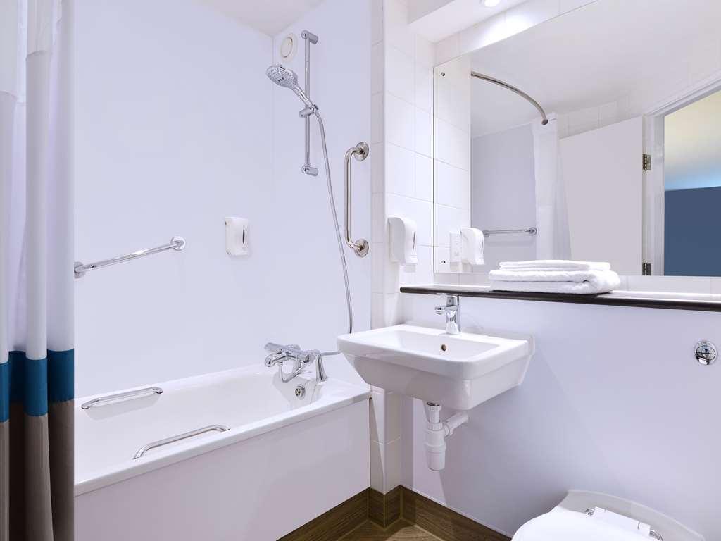 Travelodge Leeds Central Eksteriør billede