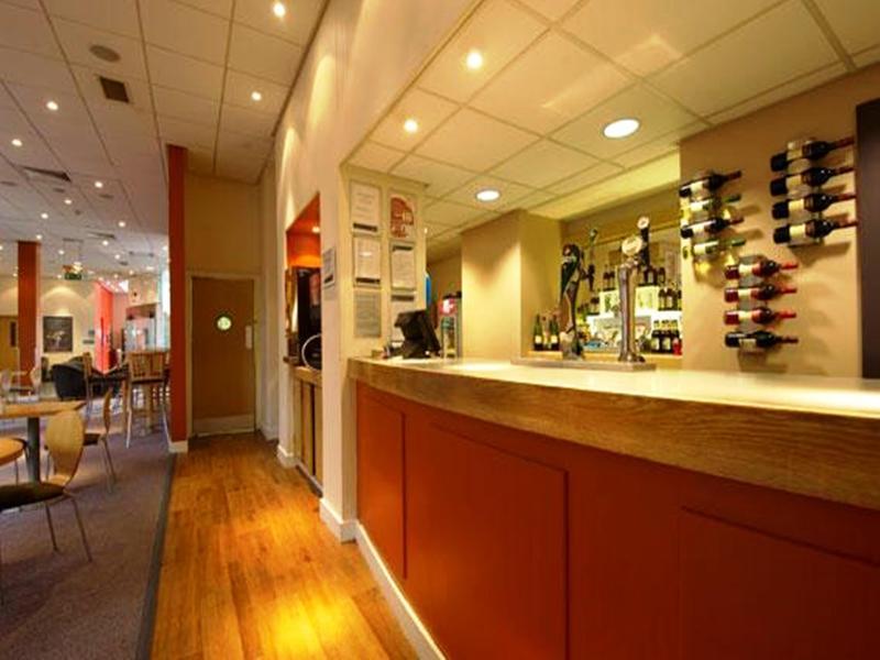 Travelodge Leeds Central Eksteriør billede